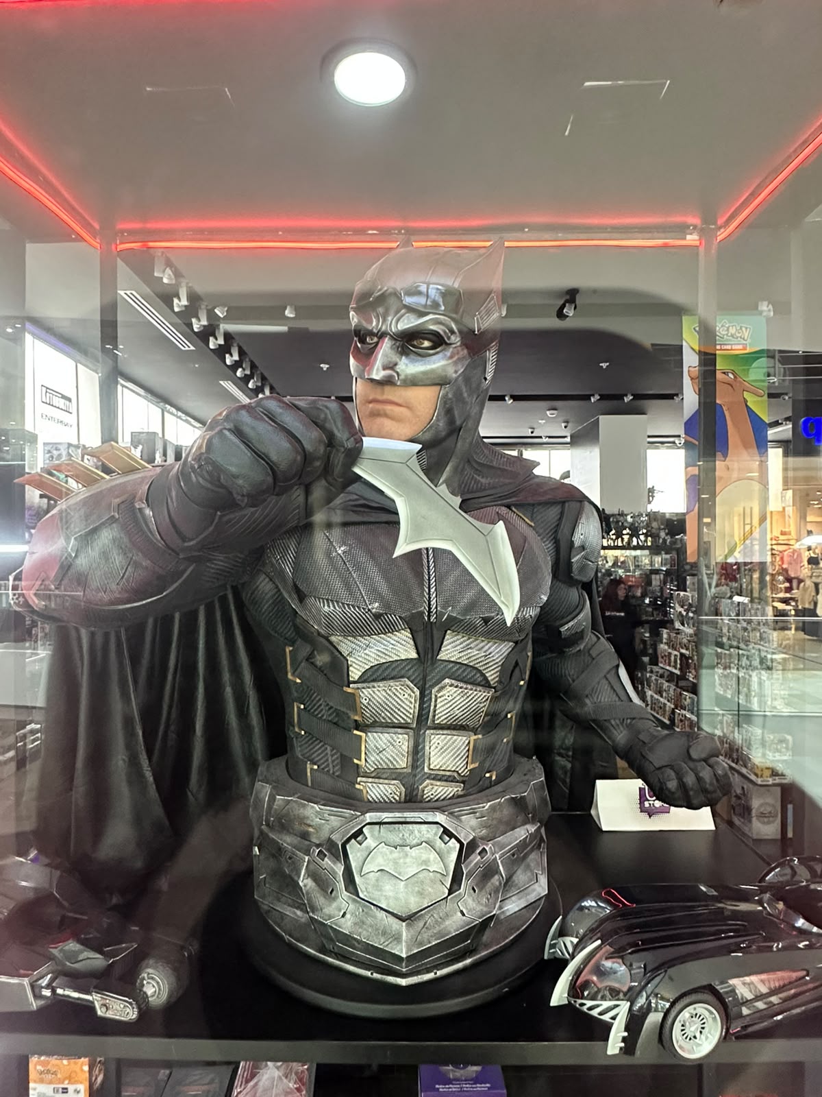 Batman — Premium Life-Size Bust | DC Comics Collector Edition