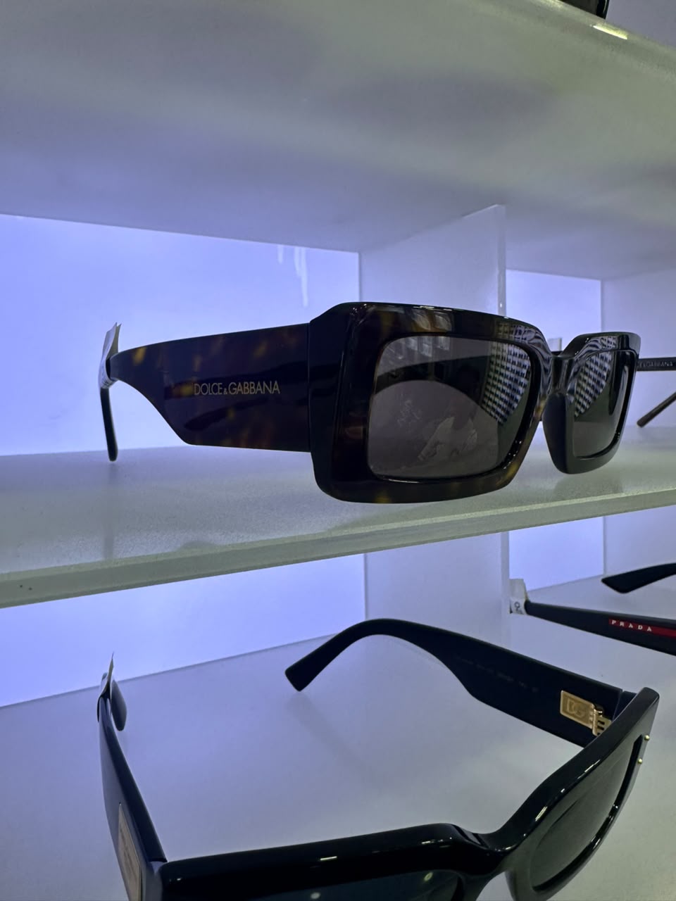 Dolce & Gabbana DG — Rectangular Havana Tortoise. Para Mujer