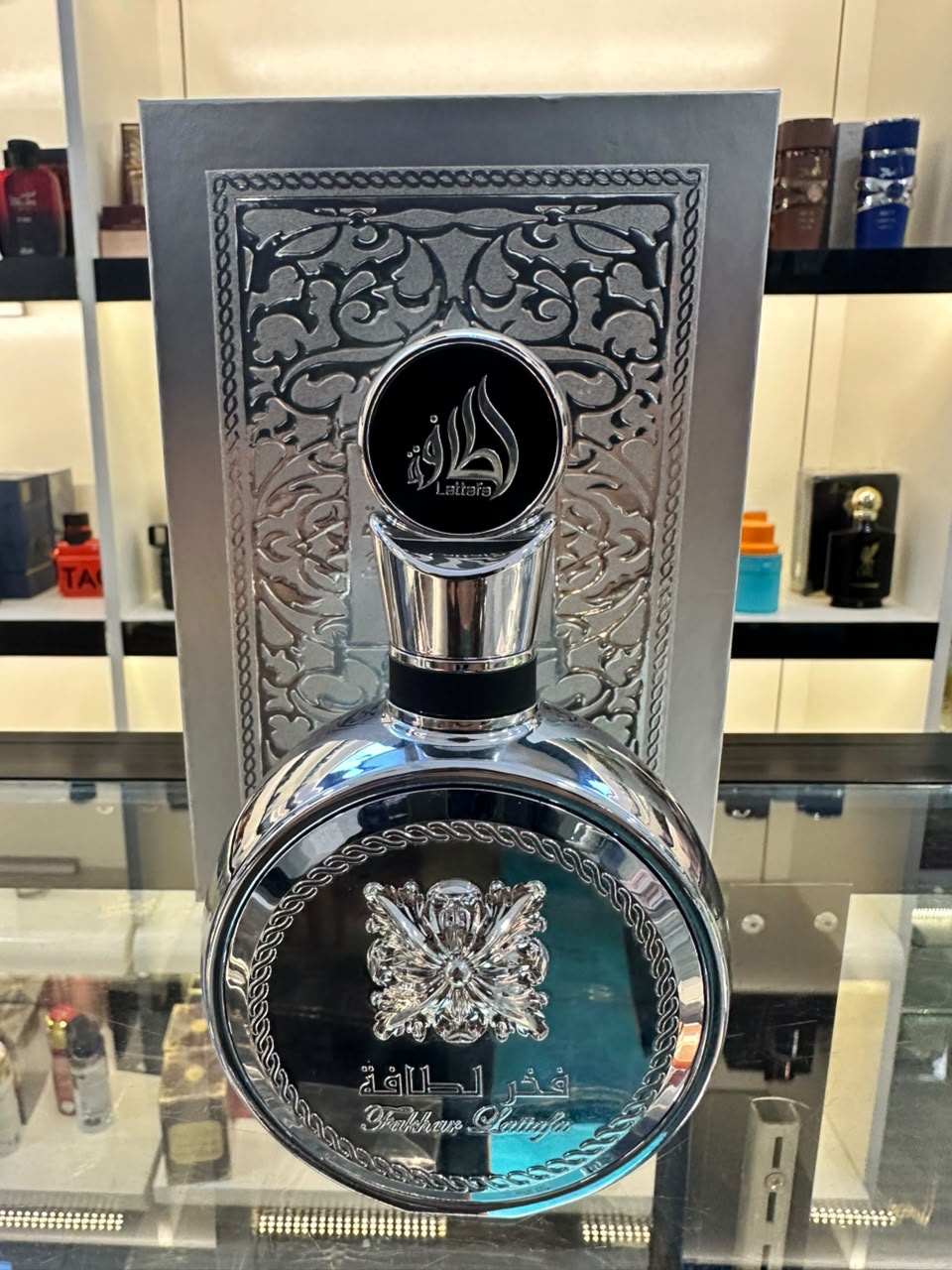 Lattafa Fakhar — Eau de Parfum Árabe de Lujo | Frasco Disco Espejo Premium. Para Hombre